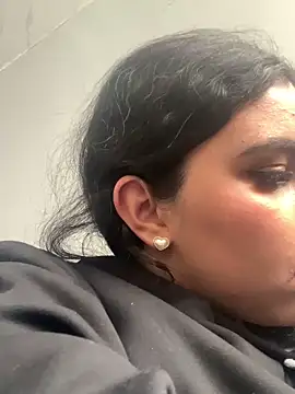 Snapshot of Larabrooks chatting on February 18, 6:59 pm Larabrooks online show from February 18, 6:59 pm