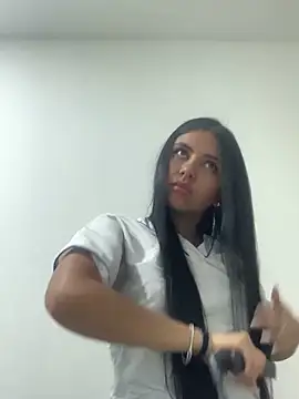 Snapshot of Larabrooks chatting on February 19, 5:42 pm Larabrooks online show from February 19, 5:42 pm