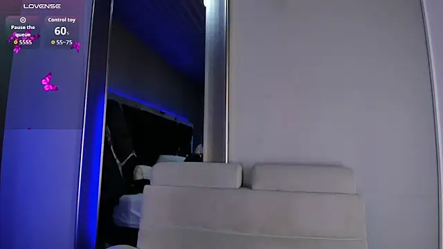 Snapshot of Larabrooks chatting on March 1, 7:27 pm Larabrooks online show from March 1, 7:27 pm