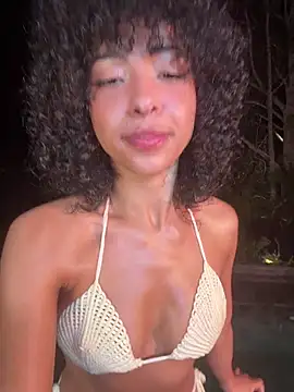 Snapshot of OSHUN_ chatting on January 16, 6:50 am OSHUN online show from January 16, 6:50 am