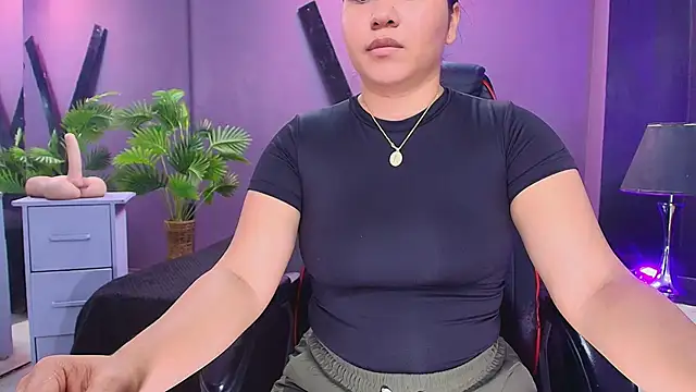 Snapshot of AmorMia chatting on October 6, 7:33 pm AmorMia online show from October 6, 7:33 pm