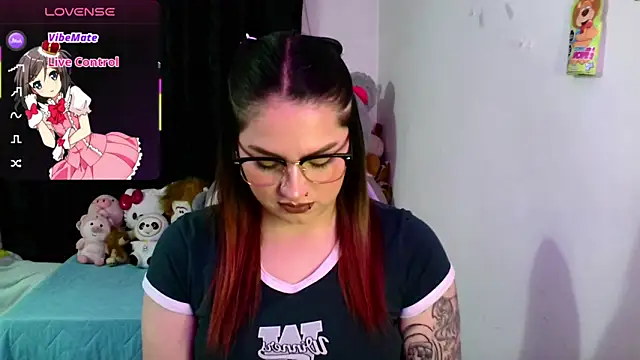 lucycherry   online show from February 13, 5:03 am