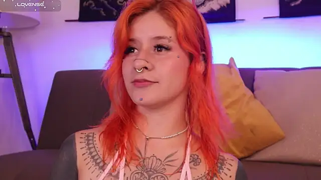 Snapshot of Daarlene chatting on October 30, 5:35 pm Daarlene online show from October 30, 5:35 pm