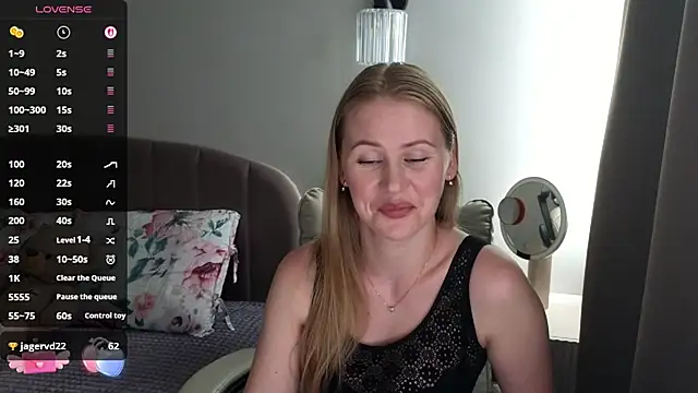 Snapshot of IsabelAllen chatting on July 14, 2:23 pm IsabelAllen online show from July 14, 2:23 pm