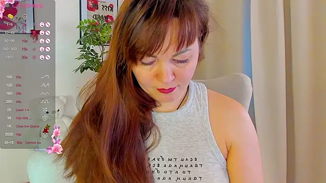 Snapshot of VanessaSmuth chatting on February 5, 2:27 am VanessaSmuth online show from February 5, 2:27 am