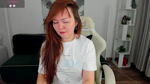 Snapshot of VanessaSmuth chatting on February 17, 2:08 am VanessaSmuth online show from February 17, 2:08 am