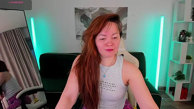 Snapshot of VanessaSmuth chatting on February 18, 1:56 am VanessaSmuth online show from February 18, 1:56 am