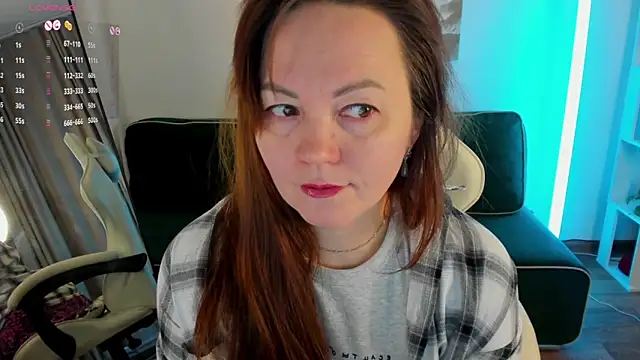 Snapshot of VanessaSmuth chatting on March 3, 1:56 am VanessaSmuth online show from March 3, 1:56 am