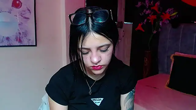 Violettasquirt online show from December 4, 3:21 pm