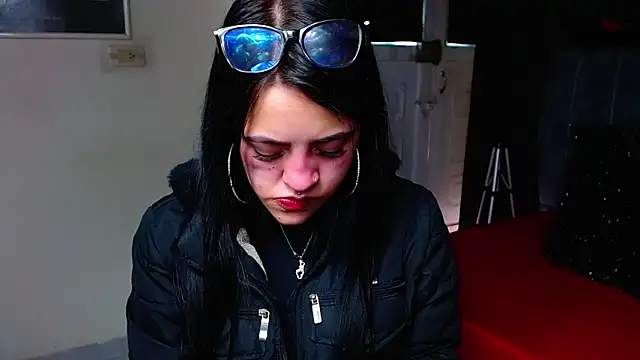 Snapshot of Violettasquirt chatting on February 5, 1:27 pm Violettasquirt online show from February 5, 1:27 pm