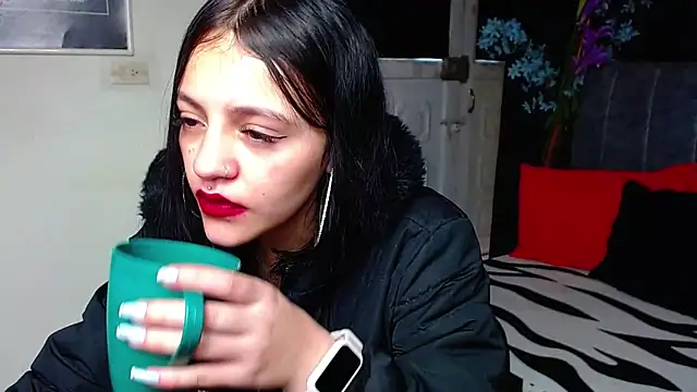 Snapshot of Violettasquirt chatting on February 17, 1:29 pm Violettasquirt online show from February 17, 1:29 pm