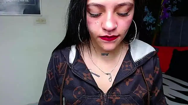 Snapshot of Violettasquirt chatting on February 18, 1:40 pm Violettasquirt online show from February 18, 1:40 pm