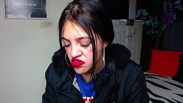 Snapshot of Violettasquirt chatting on February 19, 2:57 pm Violettasquirt online show from February 19, 2:57 pm