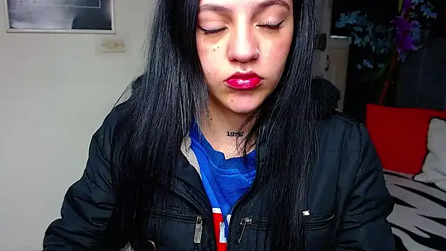 Snapshot of Violettasquirt chatting on February 20, 1:44 pm Violettasquirt online show from February 20, 1:44 pm