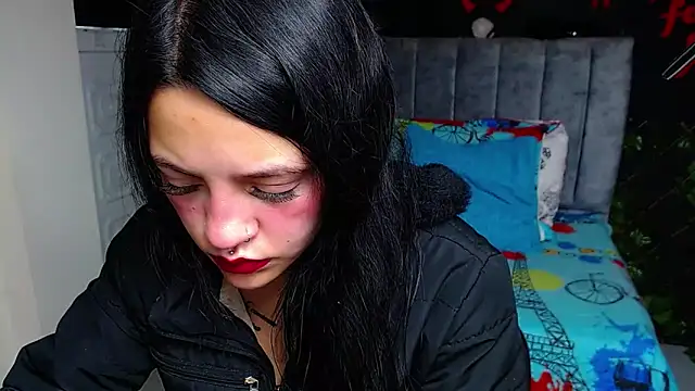 Snapshot of Violettasquirt chatting on May 19, 3:18 pm Violettasquirt online show from May 19, 3:18 pm