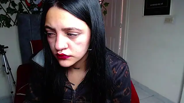 Snapshot of Violettasquirt chatting on May 26, 2:02 pm Violettasquirt online show from May 26, 2:02 pm