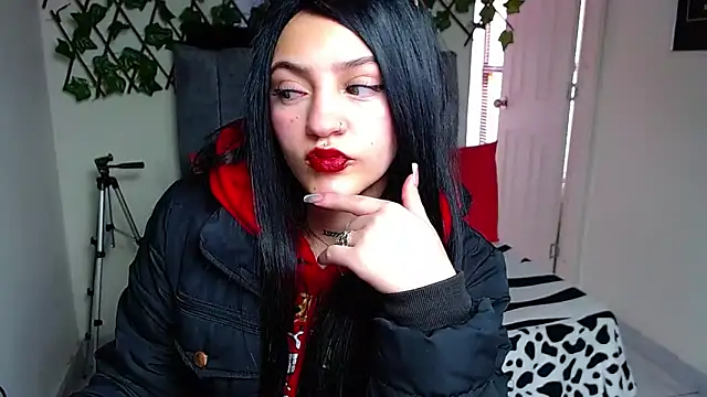 Snapshot of Violettasquirt chatting on June 19, 3:05 pm Violettasquirt online show from June 19, 3:05 pm