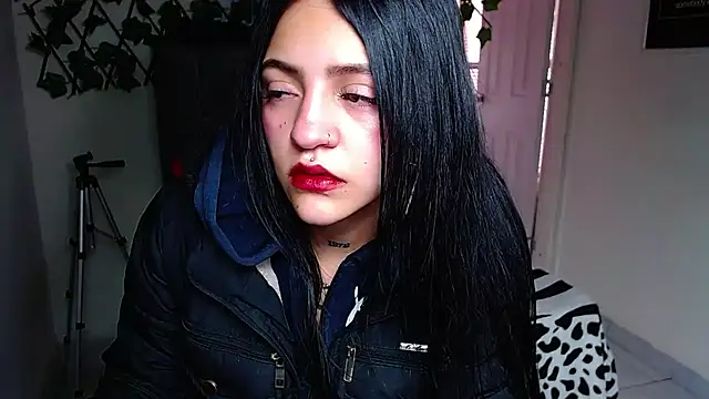 Snapshot of Violettasquirt chatting on June 23, 1:53 pm Violettasquirt online show from June 23, 1:53 pm