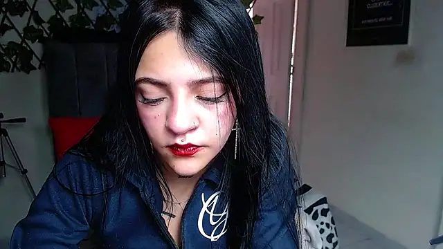 Snapshot of Violettasquirt chatting on June 24, 1:32 pm Violettasquirt online show from June 24, 1:32 pm