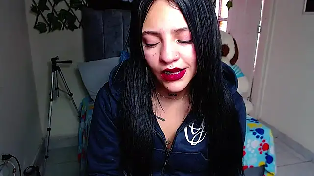 Snapshot of Violettasquirt chatting on July 8, 1:48 pm Violettasquirt online show from July 8, 1:48 pm