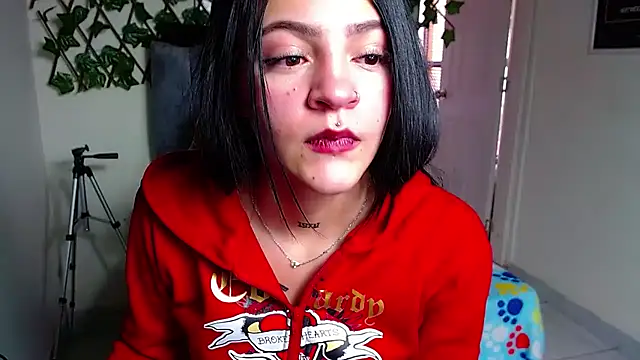 Snapshot of Violettasquirt chatting on July 21, 1:35 pm Violettasquirt online show from July 21, 1:35 pm