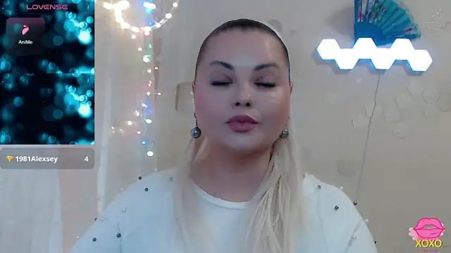 JewellKiss7 online show from May 16, 1:32 pm