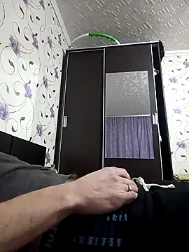 Snapshot of red_red00 chatting on December 24, 4:08 pm red red00 online show from December 24, 4:08 pm