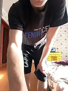 Snapshot of red_red00 chatting on March 6, 1:24 pm red red00 online show from March 6, 1:24 pm