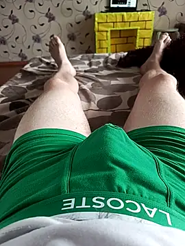 Snapshot of red_red00 chatting on March 19, 10:44 am red red00 online show from March 19, 10:44 am