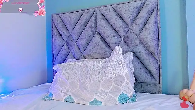 zoewilliams2 online show from March 28, 5:18 am