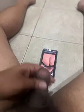 Snapshot of Dirty_08 chatting on November 25, 11:32 am Dirty 08 online show from November 25, 11:32 am