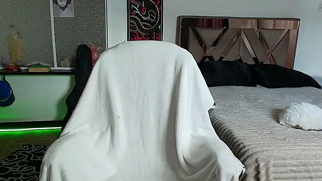 Damon  333 online show from September 19, 7:03 pm