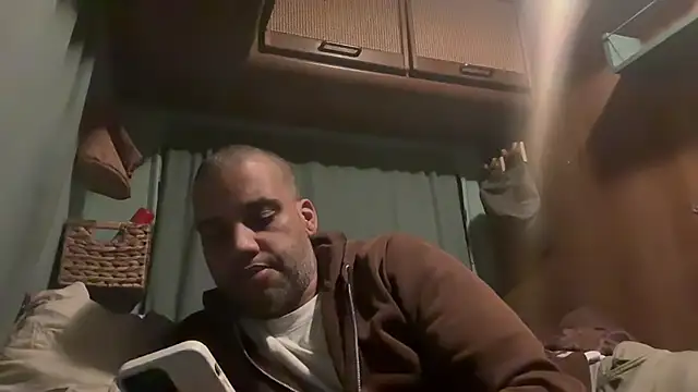 Snapshot of AbsolutMouuah chatting on November 4, 7:35 pm AbsolutMouuah online show from November 4, 7:35 pm