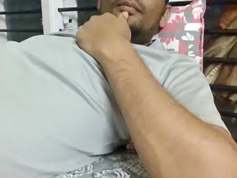 Snapshot of NiceBoy9099 chatting on February 28, 6:20 pm NiceBoy9099 online show from February 28, 6:20 pm