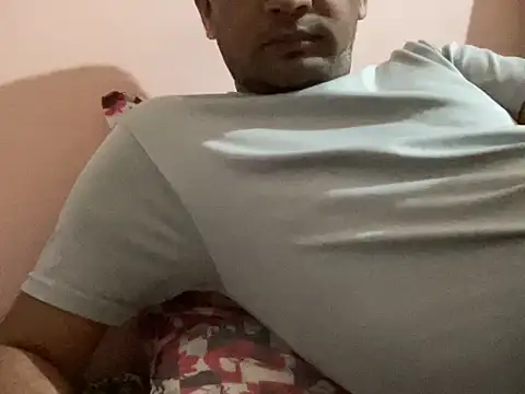 Snapshot of NiceBoy9099 chatting on November 12, 5:57 pm NiceBoy9099 online show from November 12, 5:57 pm