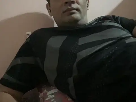 Snapshot of NiceBoy9099 chatting on November 16, 5:51 pm NiceBoy9099 online show from November 16, 5:51 pm