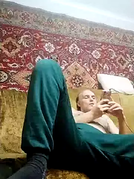 Snapshot of Pineapple04 chatting on January 7, 2:19 pm Pineapple04 online show from January 7, 2:19 pm