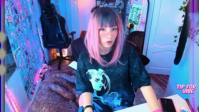 Snapshot of Toxic_Ellies chatting on March 22, 6:14 pm Toxic Ellies online show from March 22, 6:14 pm