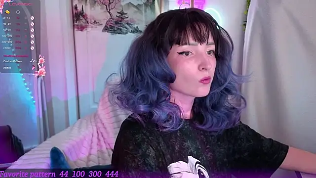 Toxic Ellies online show from July 1, 3:34 pm