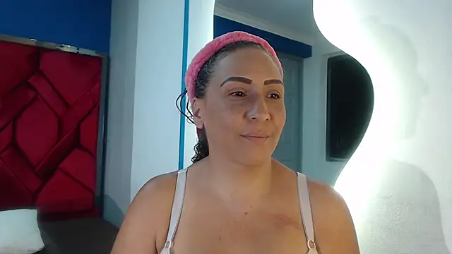 EvaMills1 online show from January 26, 3:14 pm