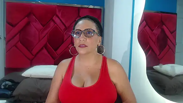 EvaMills1 online show from February 3, 7:42 pm