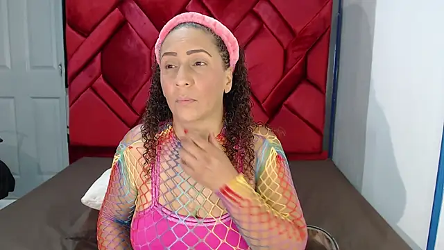 EvaMills1 online show from February 8, 1:22 pm