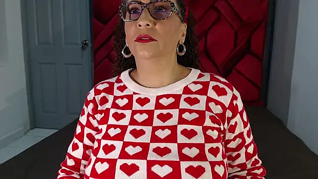 EvaMills1 online show from February 9, 3:12 pm