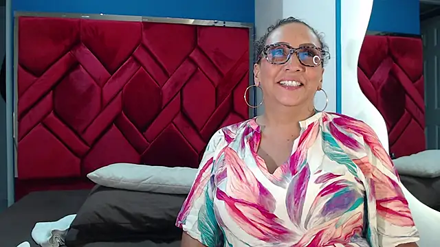 EvaMills1 online show from February 20, 7:52 pm