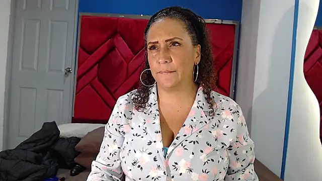 EvaMills1 online show from February 25, 9:02 pm