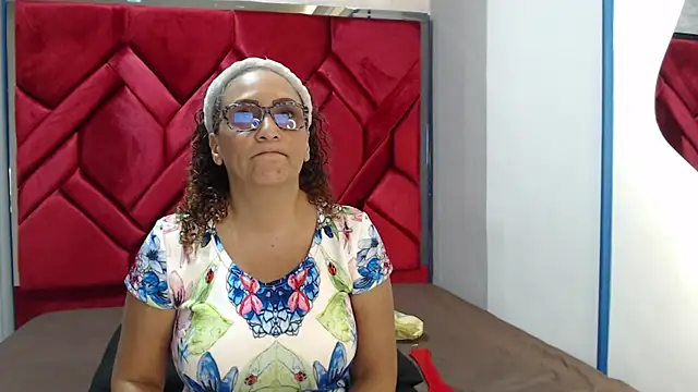 EvaMills1 online show from February 28, 7:56 pm