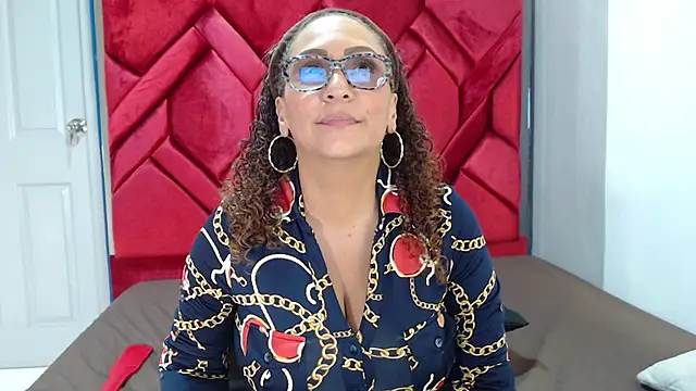 EvaMills1 online show from March 3, 8:11 pm