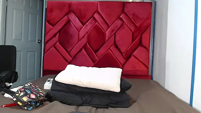 EvaMills1 online show from March 9, 3:05 pm