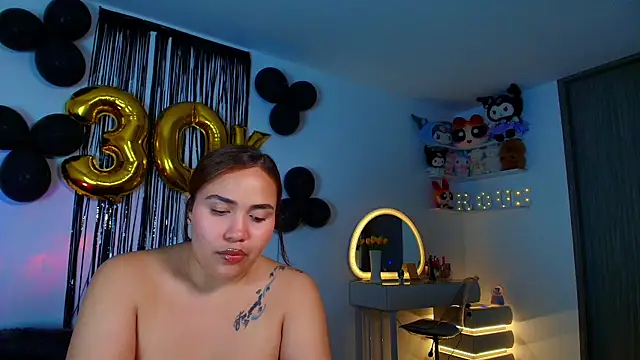 Snapshot of Rousrossell_4 chatting on June 2, 12:34 am Rousrossell 4 online show from June 2, 12:34 am