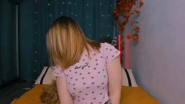 InsatiableFoxX online show from September 30, 5:51 pm